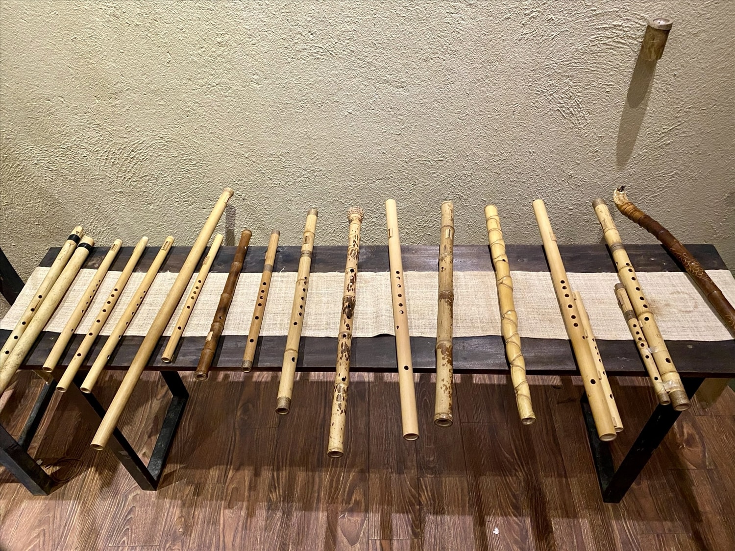 Các nhạc cụ dân tộc được trưng bày trong triển lãm. Ảnh: NA