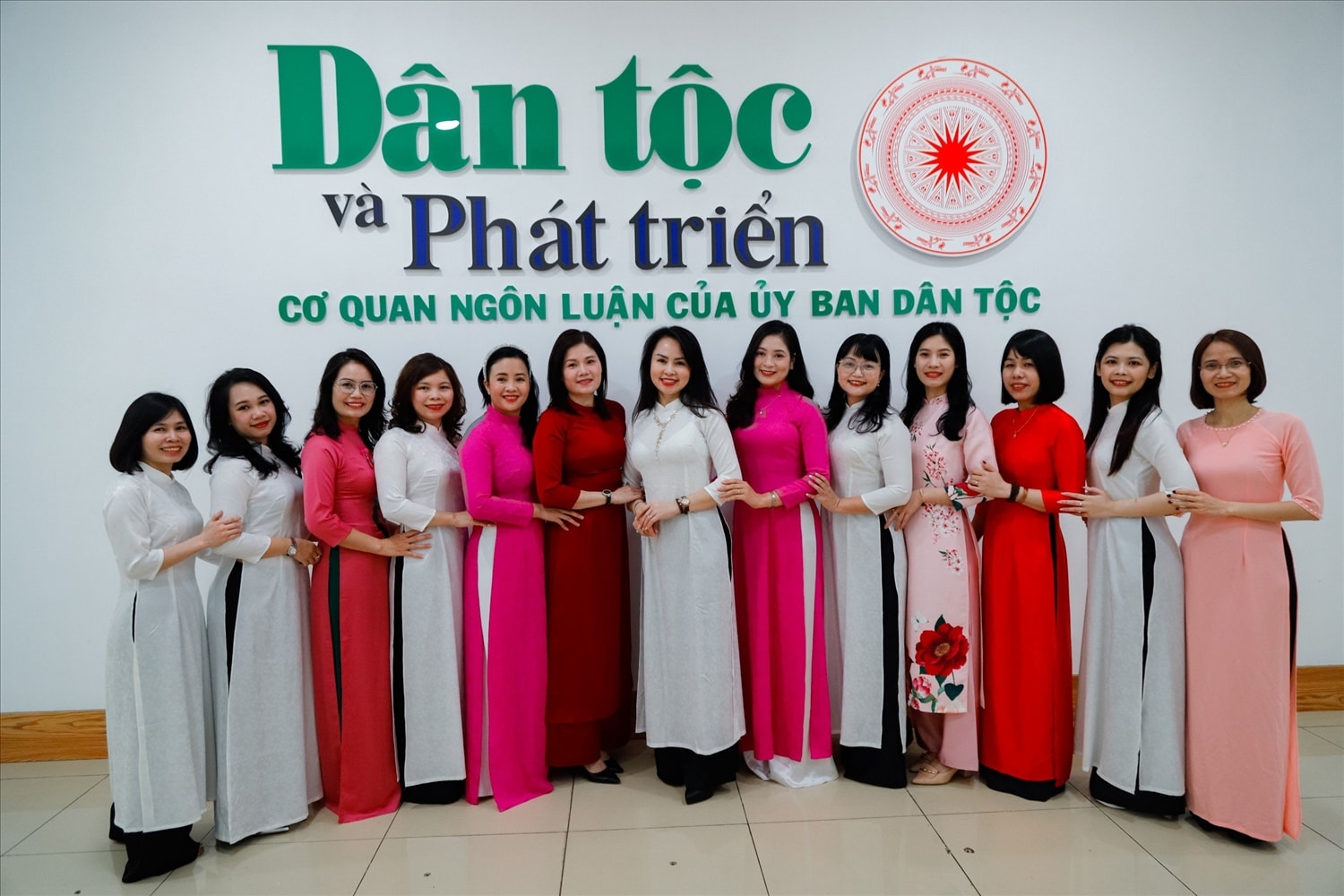 Ấn tượng tuần lễ áo dài của phụ nữ UBDT 1
