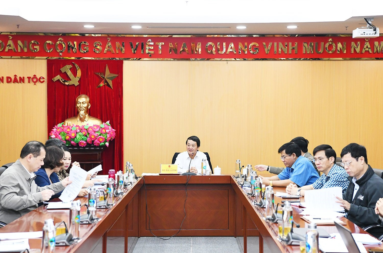 Bộ trưởng, Chủ nhiệm UBDT Hầu A Lềnh chủ trì Hội nghị