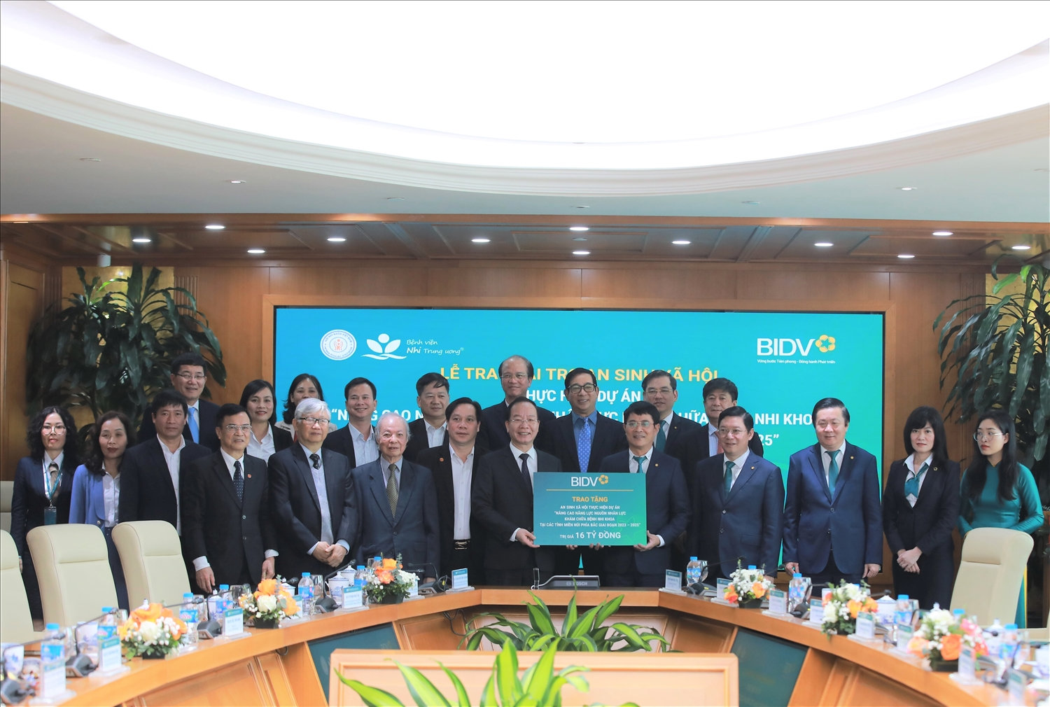 Trao tài trợ cho bệnh viện Nhi Trung ương