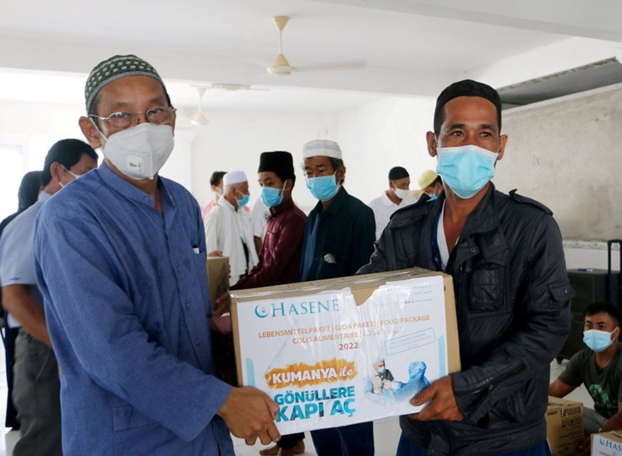 Những phần quà từ sự sẻ chia của cả cộng đồng người Chăm Islam An Giang và các nhà hảo tâm, với mong muốn tất cả mọi người cùng đón tháng lễ linh thiêng Ramadan một cách trọn vẹn