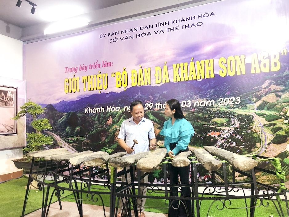 Bộ đàn đá Khánh Sơn được trao lại cho tỉnh Khánh Hoà Bộ đàn đá Khánh Sơn được trao lại cho tỉnh Khánh Hoà