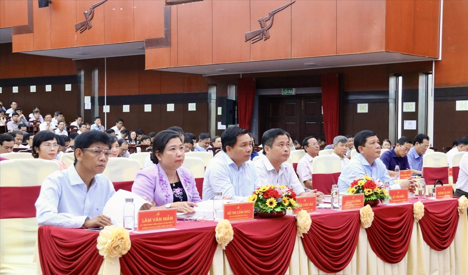 Lãnh đạo tỉnh Sóc Trăng lắng nghe những truyền đạt Lãnh đạo tỉnh Sóc Trăng lắng nghe những truyền đạt