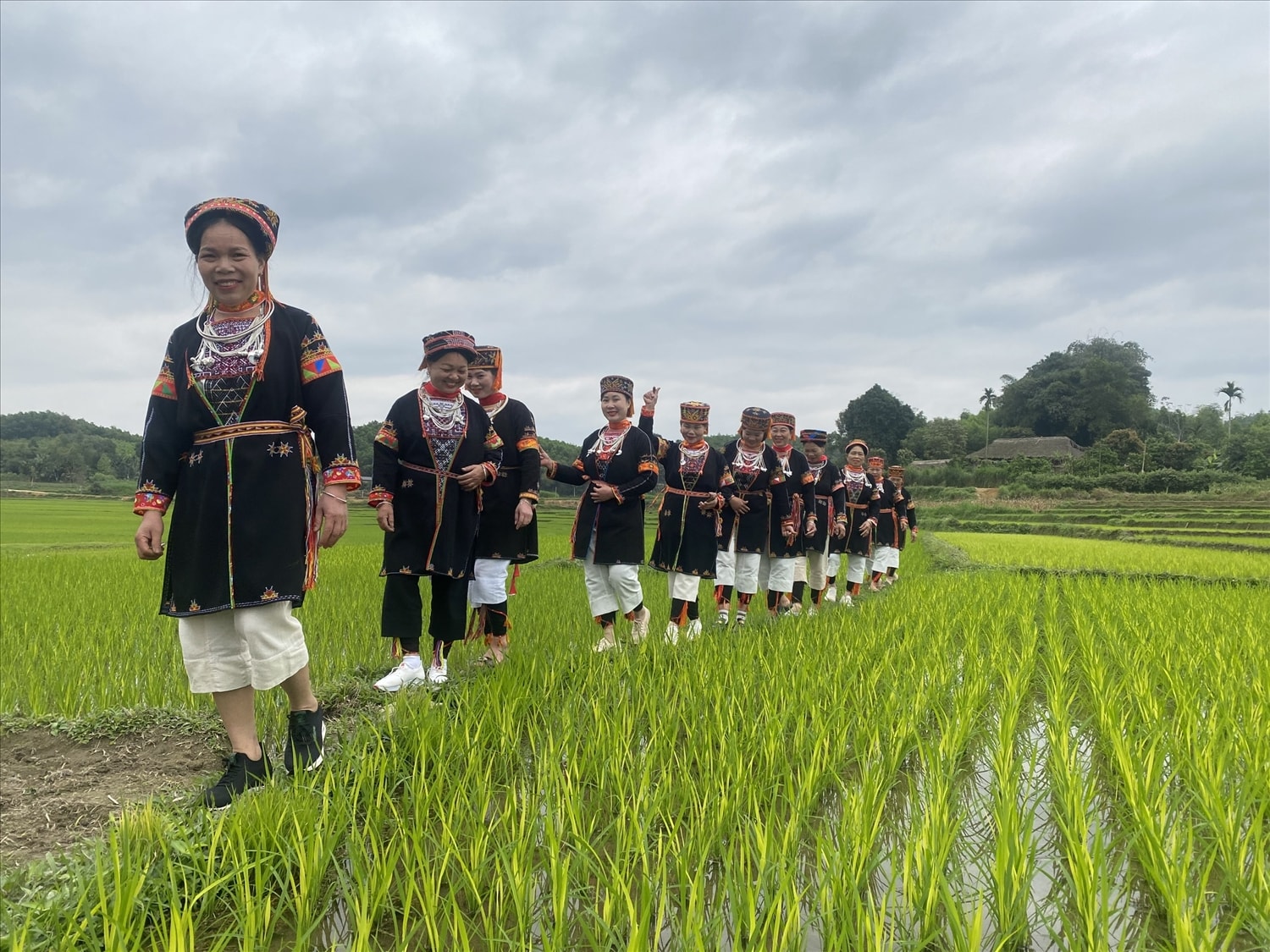 Nét đẹp văn hóa truyền thống đồng bào Dao quần trắng xã Lang Quán, huyện Yên Sơn Nét đẹp văn hóa truyền thống đồng bào Dao quần trắng xã Lang Quán, huyện Yên Sơn