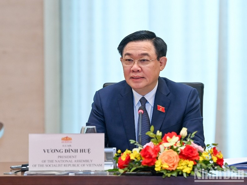 Chủ tịch Quốc hội Vương Đình Huệ giải đáp thắc mắc, kiến nghị của các doanh nghiệp USABC tại cuộc làm việc. (Ảnh: DUY LINH)