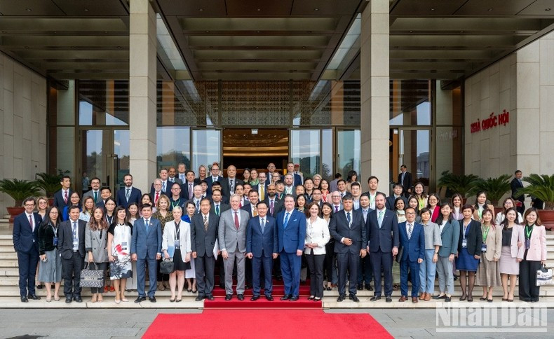 Chủ tịch Quốc hội Vương Đình Huệ với các doanh nghiệp Hội đồng Kinh doanh Hoa Kỳ-ASEAN dự cuộc làm việc. (Ảnh: DUY LINH)