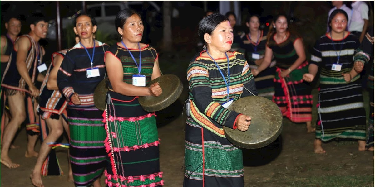 Đồng bào Mnông đánh chiêng trong lễ hội (Ảnh tư liệu) Đồng bào Mnông đánh chiêng trong lễ hội (Ảnh tư liệu)