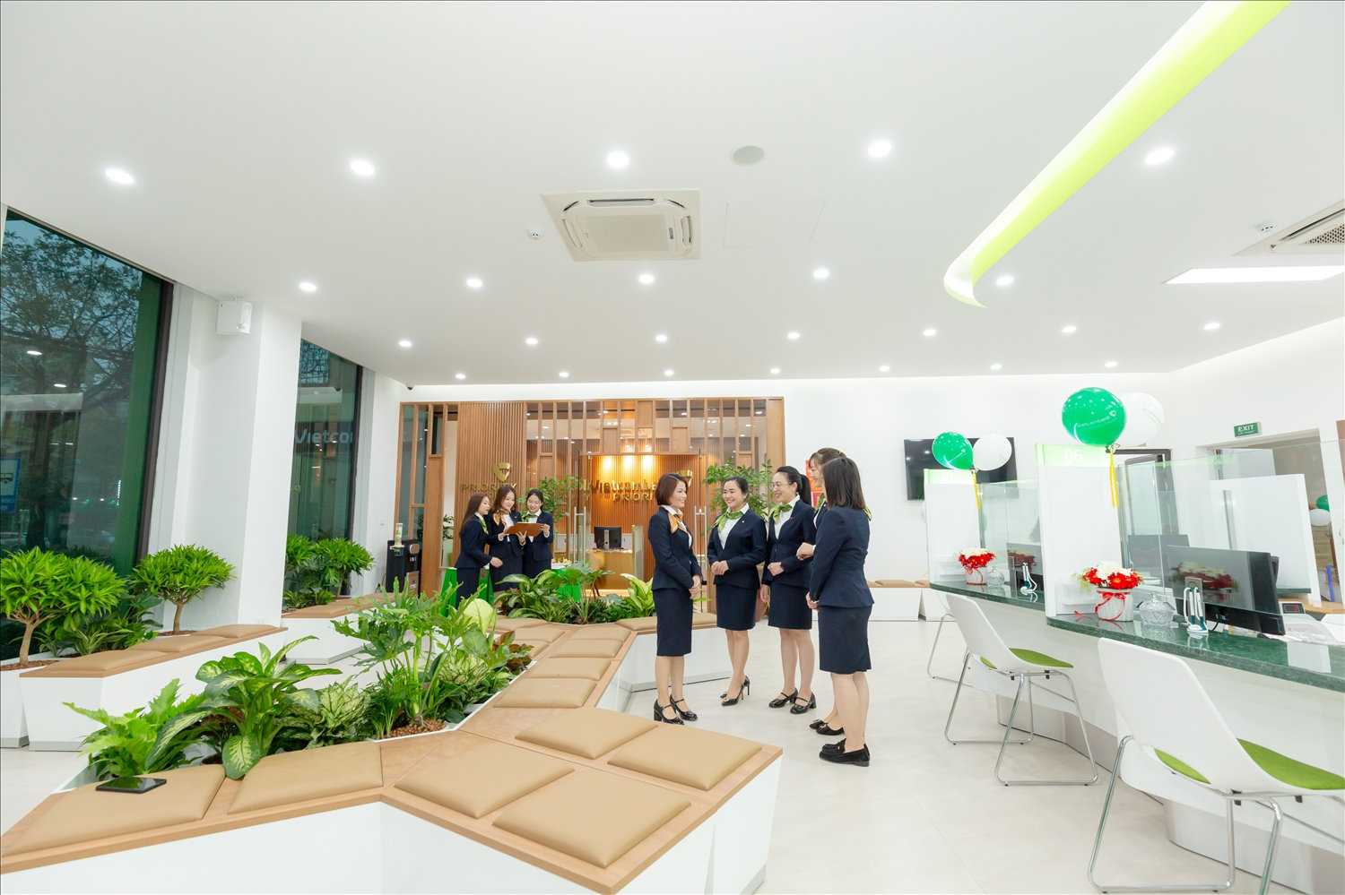 (Ban CĐ - CĐ NH Vietcombank)  Vietcombank khai trương hoạt động nhiều chi nhánh mới, mở rộng mạng lưới phục vụ khách hàng