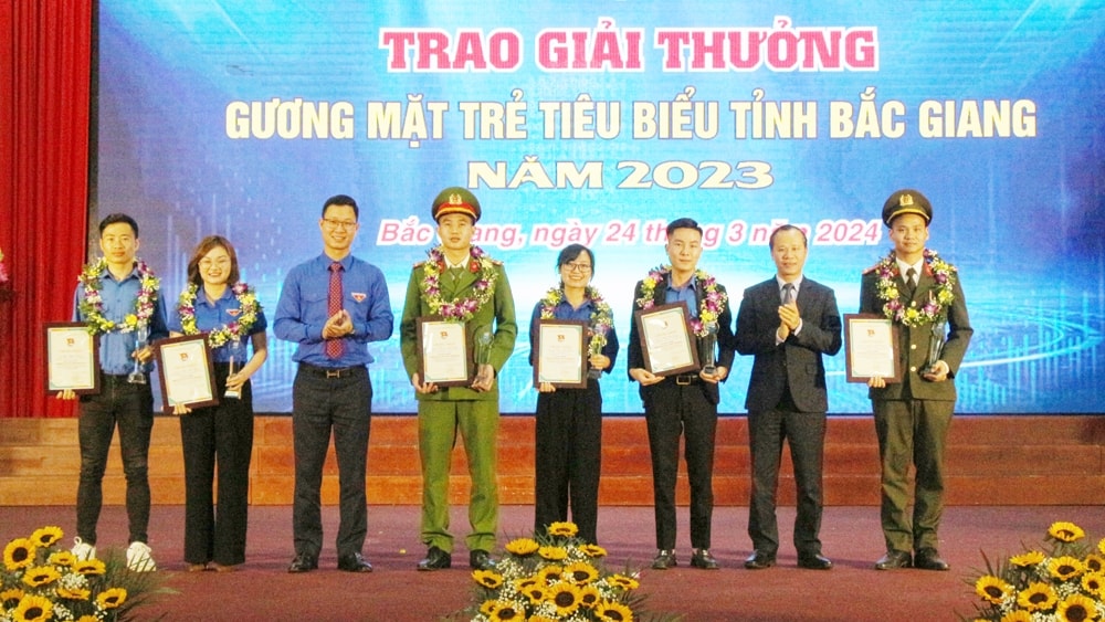 10 thanh niên nhận giải thưởng “Gương mặt trẻ tiêu biểu tỉnh Bắc Giang” năm 2023 10 thanh niên nhận giải thưởng “Gương mặt trẻ tiêu biểu tỉnh Bắc Giang” năm 2023