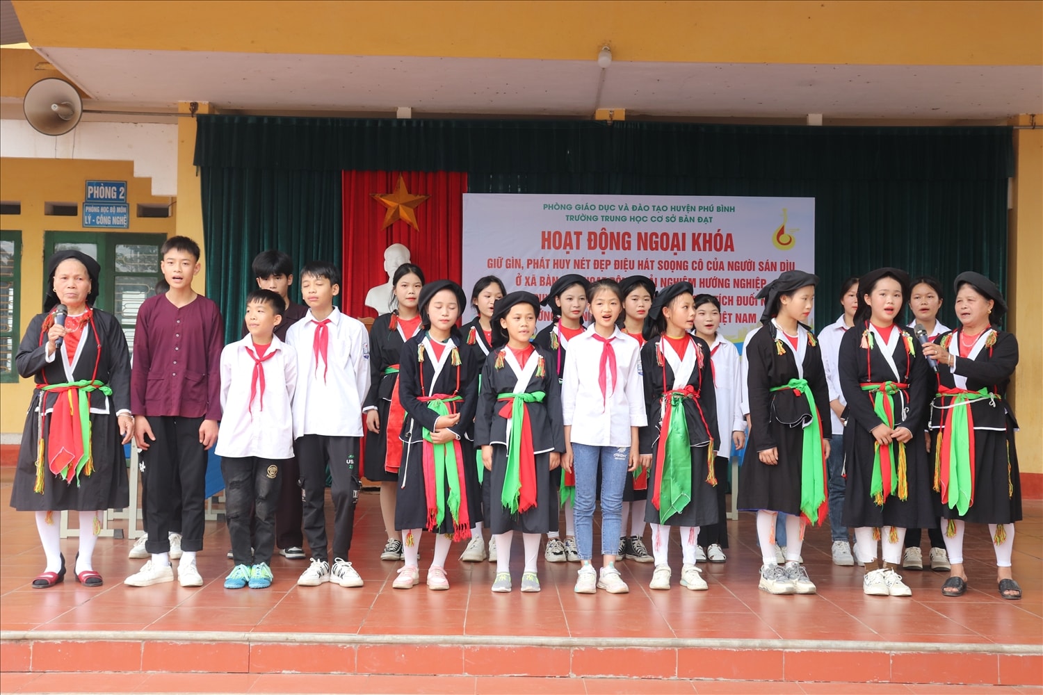 Một buổi hoạt động ngoại khóa của học sinh Trường Trường THCS Bàn Đạt, huyện Phú Bình Một buổi hoạt động ngoại khóa của học sinh Trường Trường THCS Bàn Đạt, huyện Phú Bình
