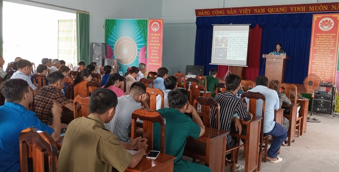 Bà Quách Kiều Mai, Phó Trưởng Ban Dân tộc tỉnh Cà Mau phát biểu tại buổi Tập huấn