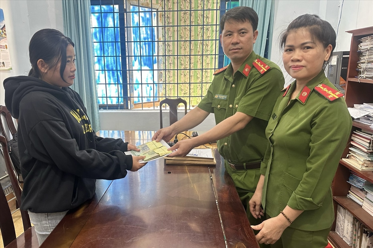Đắk Nông: Trao trả tài sản cho nạn nhân bị lừa đảo chiếm đoạt tiền từ thiện 