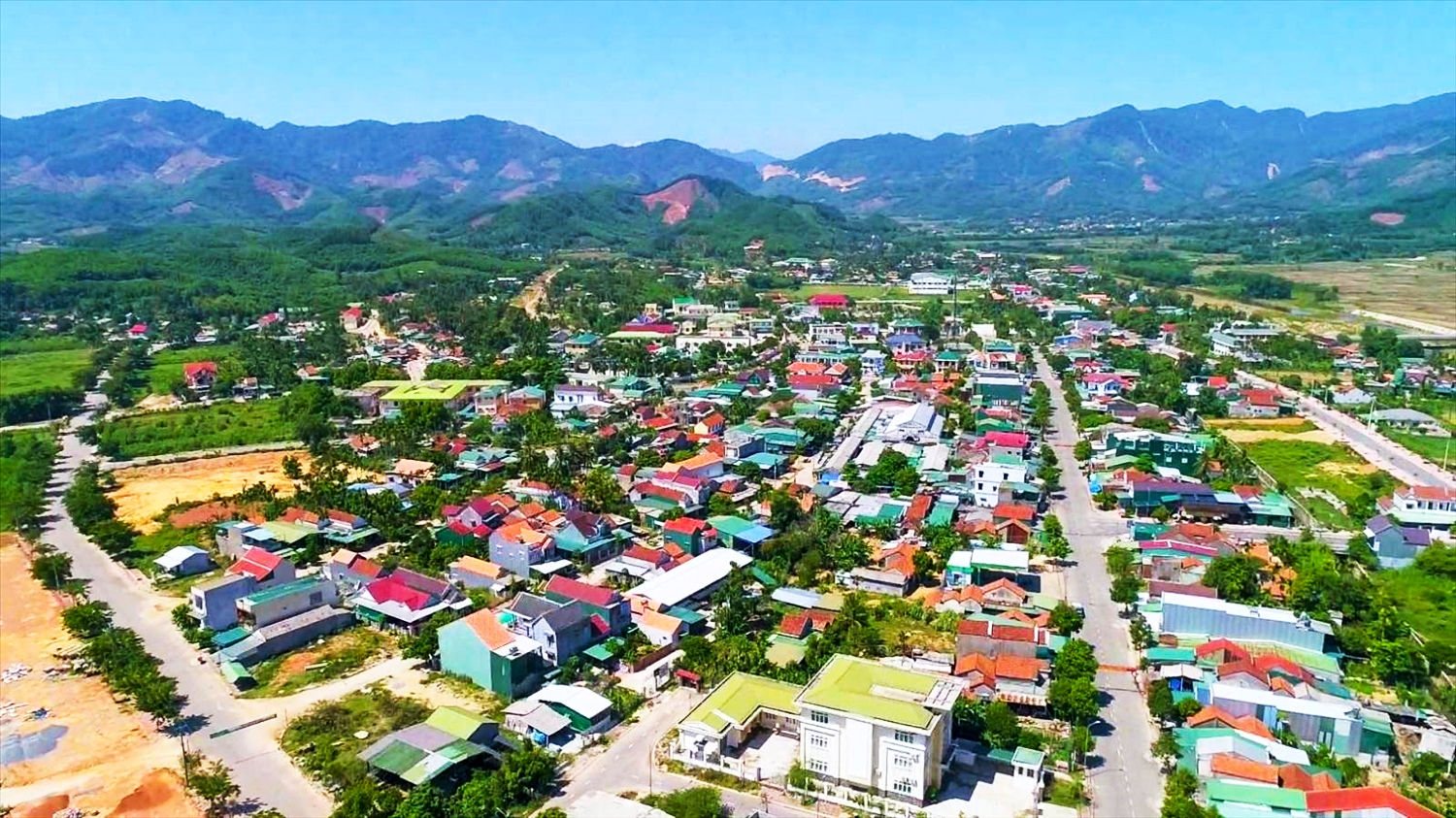 Vùng đồng bào DTTS và miền núi của tỉnh Quảng Ngãi đã có nhiều khởi sắc Vùng đồng bào DTTS và miền núi của tỉnh Quảng Ngãi đã có nhiều khởi sắc
