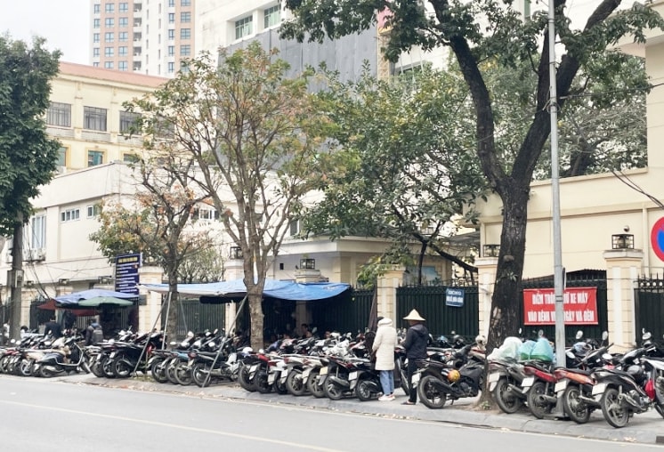 Điểm trông giữ xe trên phố Triệu Quốc Đạt, Quận Hoàn Kiếm, Hà Nội Điểm trông giữ xe trên phố Triệu Quốc Đạt, Quận Hoàn Kiếm, Hà Nội