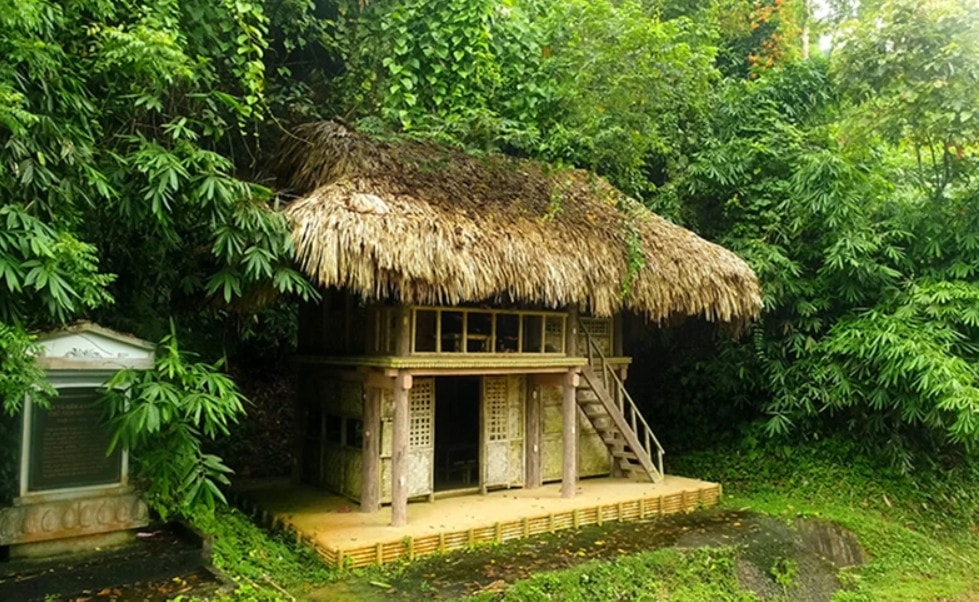 Lán ở và làm việc của Bác Hồ tại thôn Khuôn Điển, xã Kim Quan, huyện Yên Sơn, tỉnh Tuyên Quang. Nơi đây vinh dự được Bác Hồ, Trung ương Đảng, Chính phủ chọn làm địa điểm đóng trụ sở làm việc trong những năm cuối của cuộc kháng chiến chống thực dân Pháp (1953-1954). (Ảnh TL)