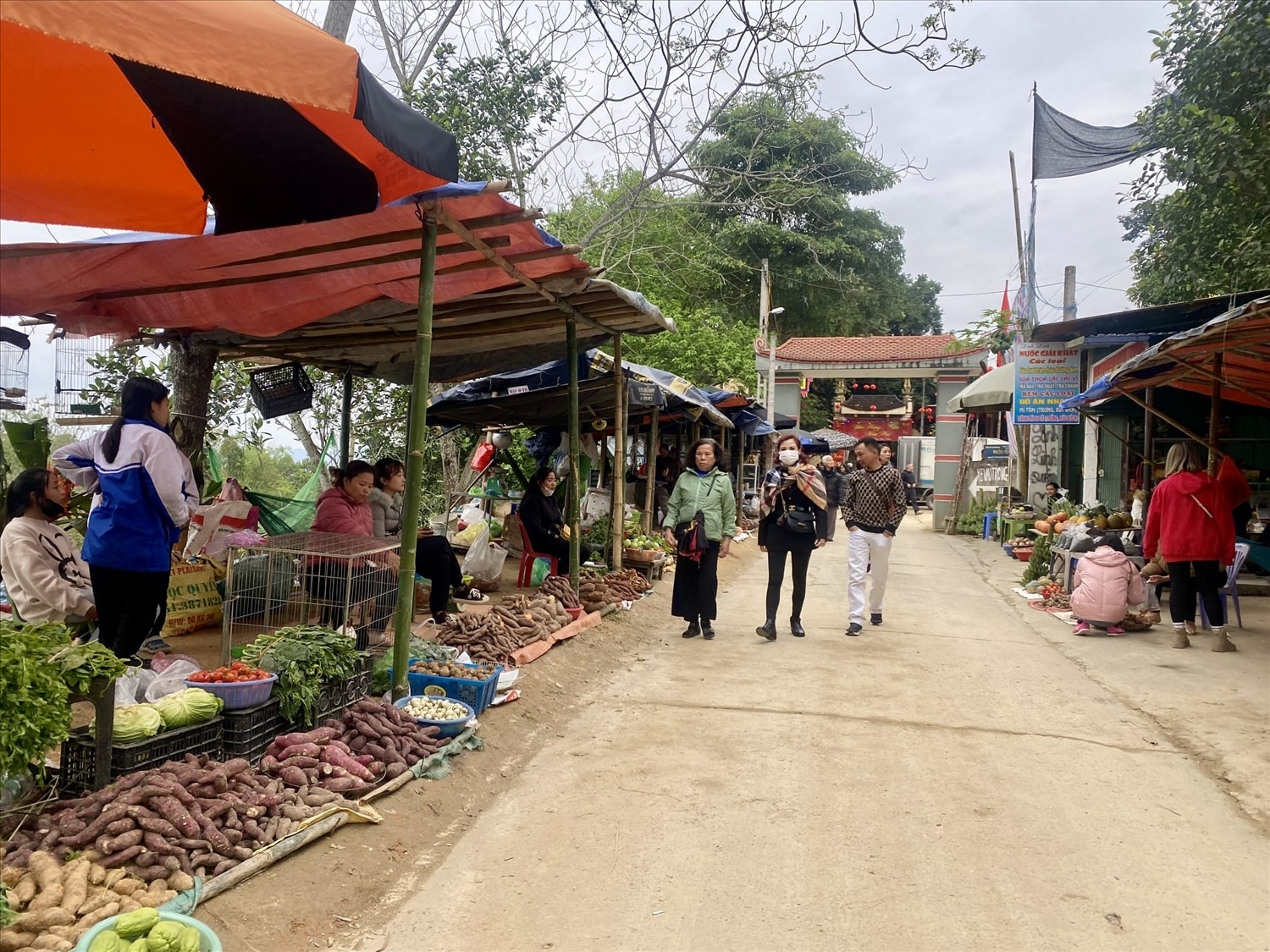 Với cảnh quan thiên nhiên tươi đẹp, nét đặc sắc trong văn hóa đồng bào DTTS, từ năm 2021 đến quý I văn 2024, huyện Yên Sơn đã thu hút trên 845.000 lượt khách du lịch.