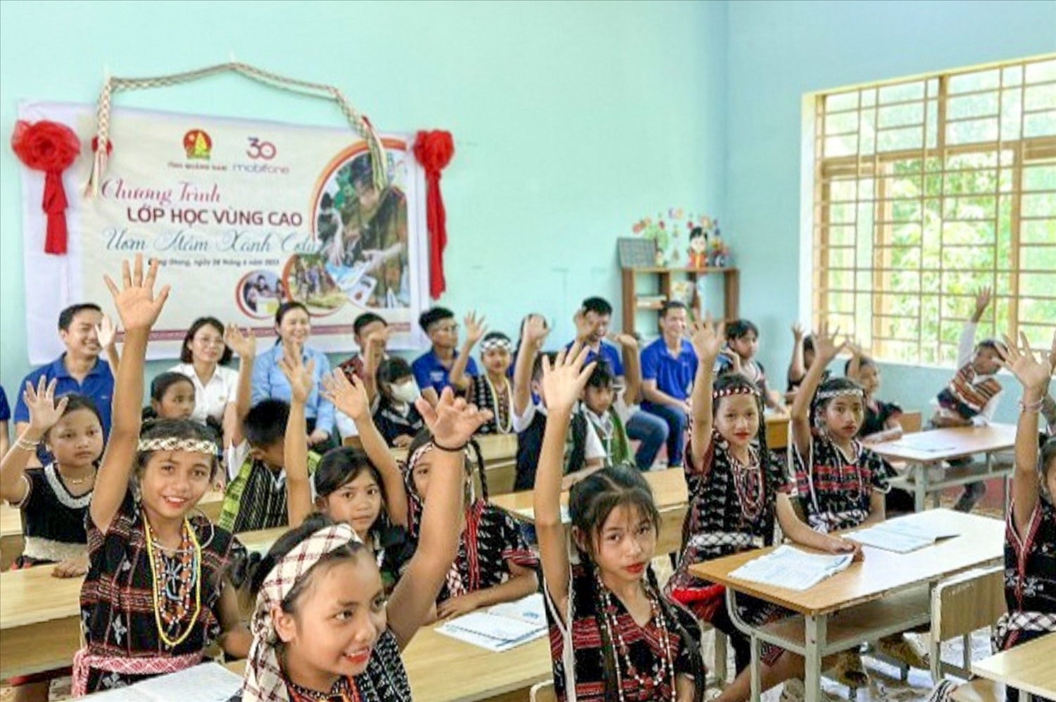 Tỷ lệ học sinh ở miền núi, vùng sâu vùng xa là con em đồng bào dân tộc thiểu số nên khả năng để học sinh tiếp thu được là rất khó.