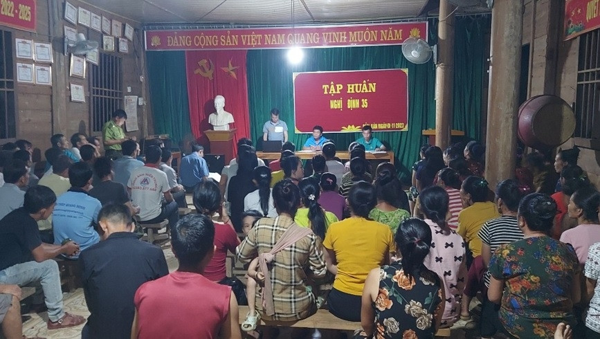 Một buổi hợp lắng nghe ý kiến Nhân dân trước khi thực hiện giao đất, giao rừng