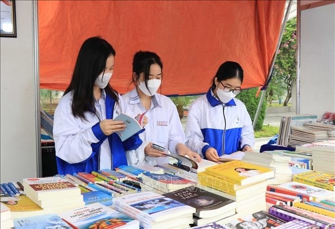 Ngăn chặn âm mưu dùng sách, báo xấu độc để chuyển hóa tư tưởng lệch lạc 