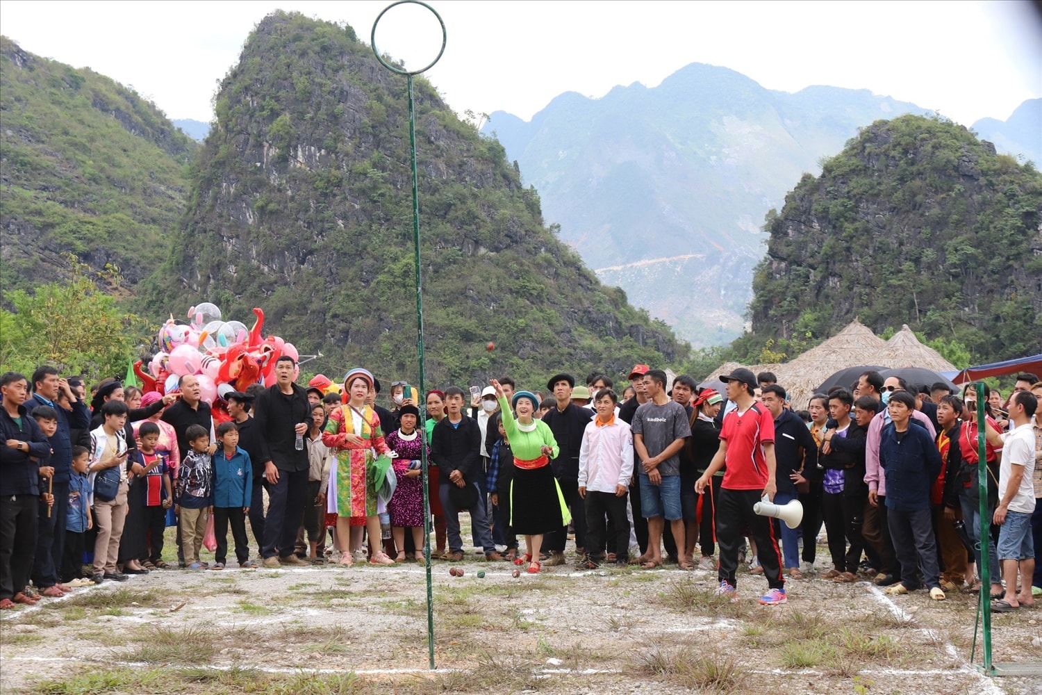 Đến với Lễ hội, du khách sẽ được trải nghiệm nhiều trò chơi đậm chất văn hóa đồng bào DTTS Đến với Lễ hội, du khách sẽ được trải nghiệm nhiều trò chơi đậm chất văn hóa đồng bào DTTS