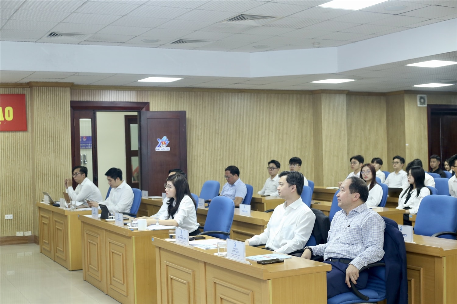 Các đại biểu tham dự Hội nghị