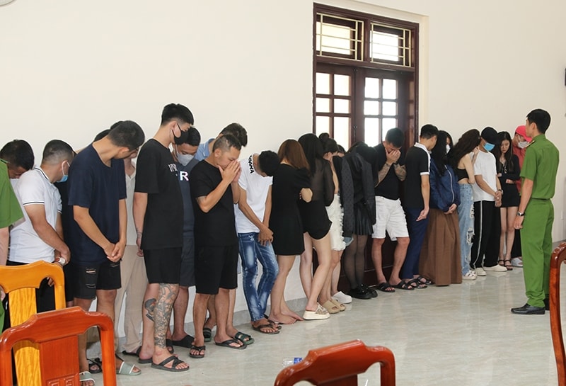 (Tin) Quảng Bình: Phát hiện 29 người dương tính với ma túy tại quán bar Angel Club 1
