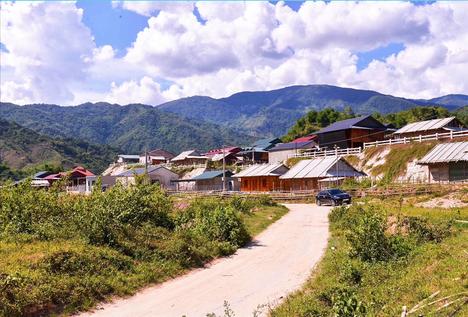Khu tái định cư giúp người dân Nậm Cầy ổn định yên tâm cuộc sống mới.