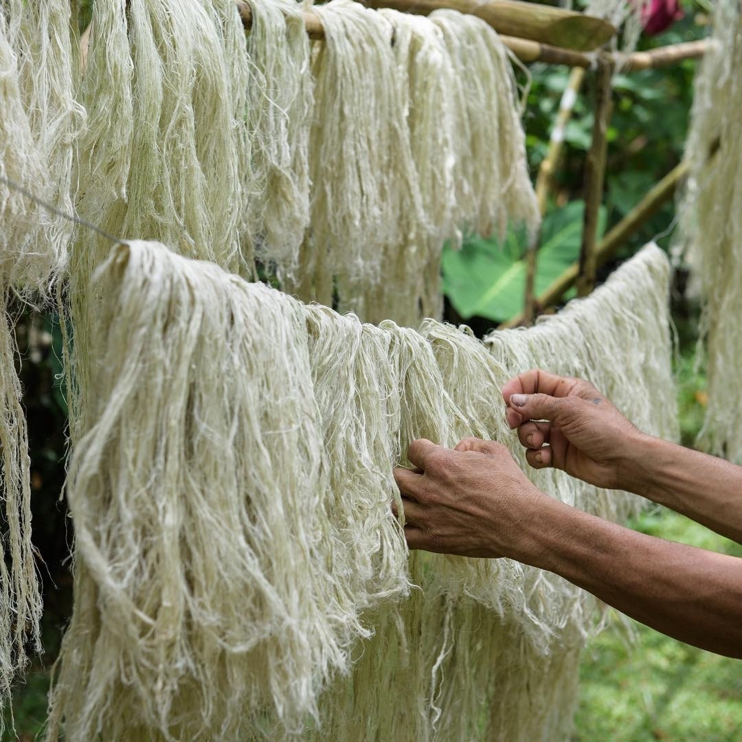 khía cạnh tốt nhất của vật liệu này là chúng có thể được sản xuất hàng loạt và do đó trở thành một lựa chọn hợp lý để thay thế cho da và các vật liệu đắt tiền khác.