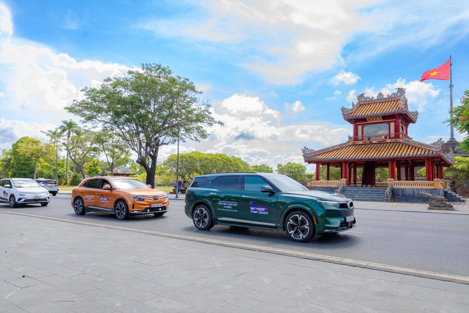 Chính sách của VinFast hỗ trợ tối đa giải pháp tài chính cho khách hàng Việt khi mua xe điện. Chính sách của VinFast hỗ trợ tối đa giải pháp tài chính cho khách hàng Việt khi mua xe điện.