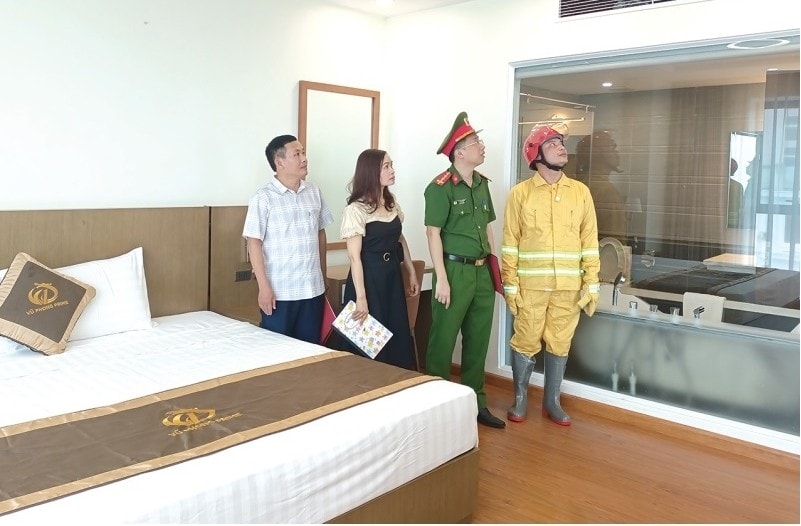 Kiểm tra việc đảm bảo an toàn PCCC tại một khách sạn ở TP Sầm Sơn (Ảnh Vân Anh) Kiểm tra việc đảm bảo an toàn PCCC tại một khách sạn ở TP Sầm Sơn (Ảnh Vân Anh)