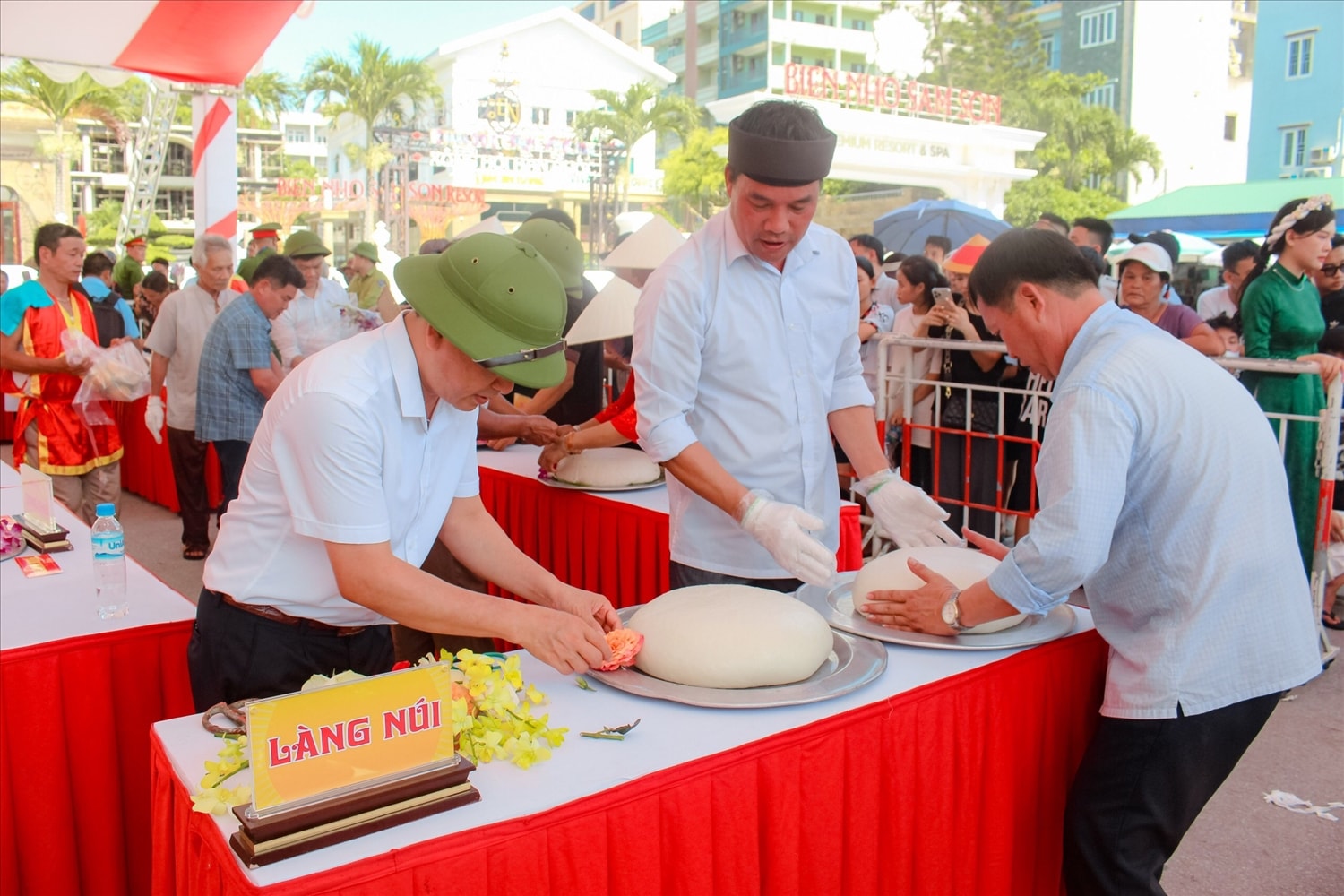 Lễ hội bánh chưng - bánh dầy Lễ hội bánh chưng - bánh dầy