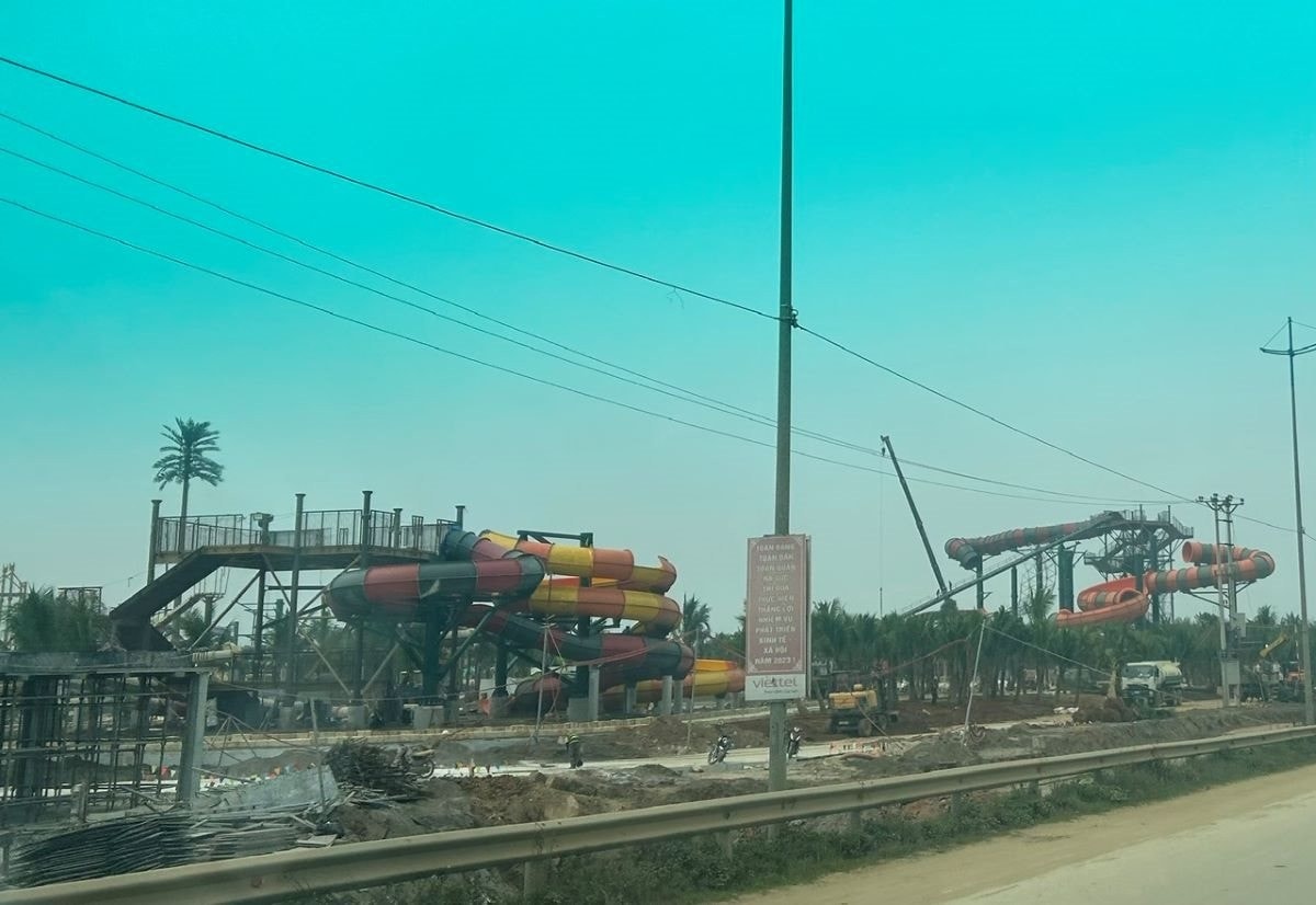 Công viên nước Sầm Sơn với nhiều trò chơi cảm giác mạnh đang được hoàn thiện Công viên nước Sầm Sơn với nhiều trò chơi cảm giác mạnh đang được hoàn thiện