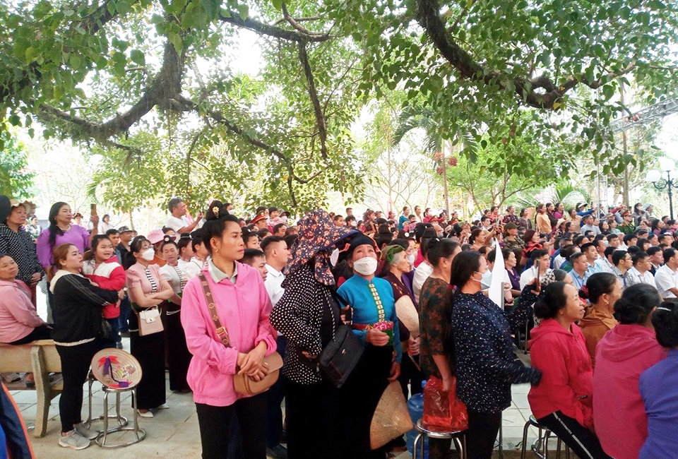 Đông đảo Nhân dân và du khách tham dự lễ hội