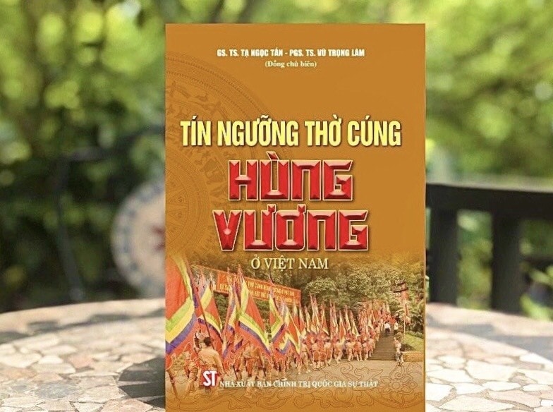 Cuốn sách Tín ngưỡng thờ cúng Hùng Vương ở Việt Nam, do Giáo sư, Tiến sỹ  Tạ Ngọc Tấn và Phó Giáo sư, Tiến sĩ Vũ Trọng Lâm đồng chủ biên. 