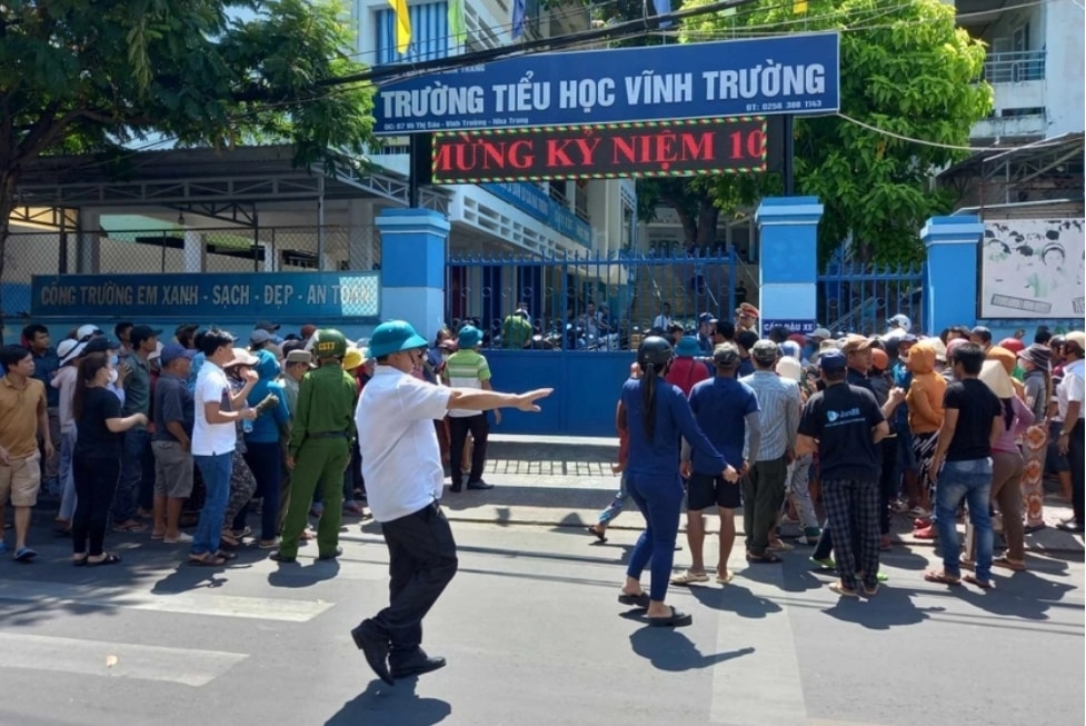 Vụ ngộ độc thực phẩm xảy ra tại Trường Tiểu học Vĩnh Trường, khiến 1 em học sinh lớp 5 tử vong