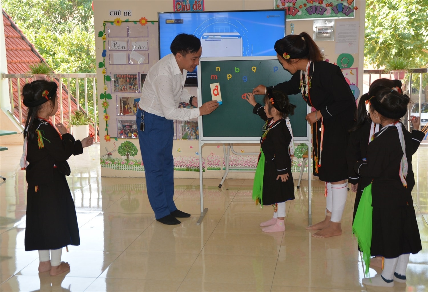 Giải pháp đột phá để phổ cập GDMN: Bảo đảm điều kiện dạy học (Bài 1)