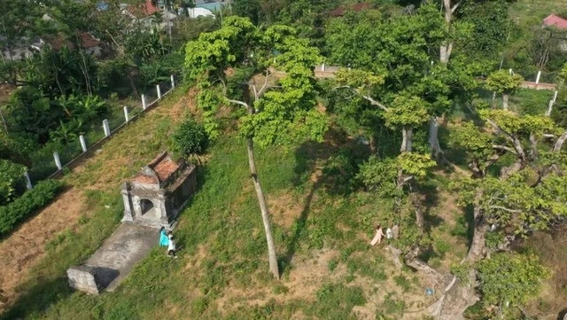 Hiện trạng khu vực di tích tháp đôi Liễu Cốc tại thôn Bàu Tháp, P.Hương Xuân, TX.Hương Trà, Thừa Thiên-Huế Hiện trạng khu vực di tích tháp đôi Liễu Cốc tại thôn BàHiện trạng khu vực Di tích Tháp đôi Liễu Cốc thôn Bàu Tháp, phường Hương Xuân, thị xã Hương Trà, tỉnh Thừa Thiên Huếu Tháp, P.Hương Xuân, TX.Hương Trà, Thừa Thiên-Huế