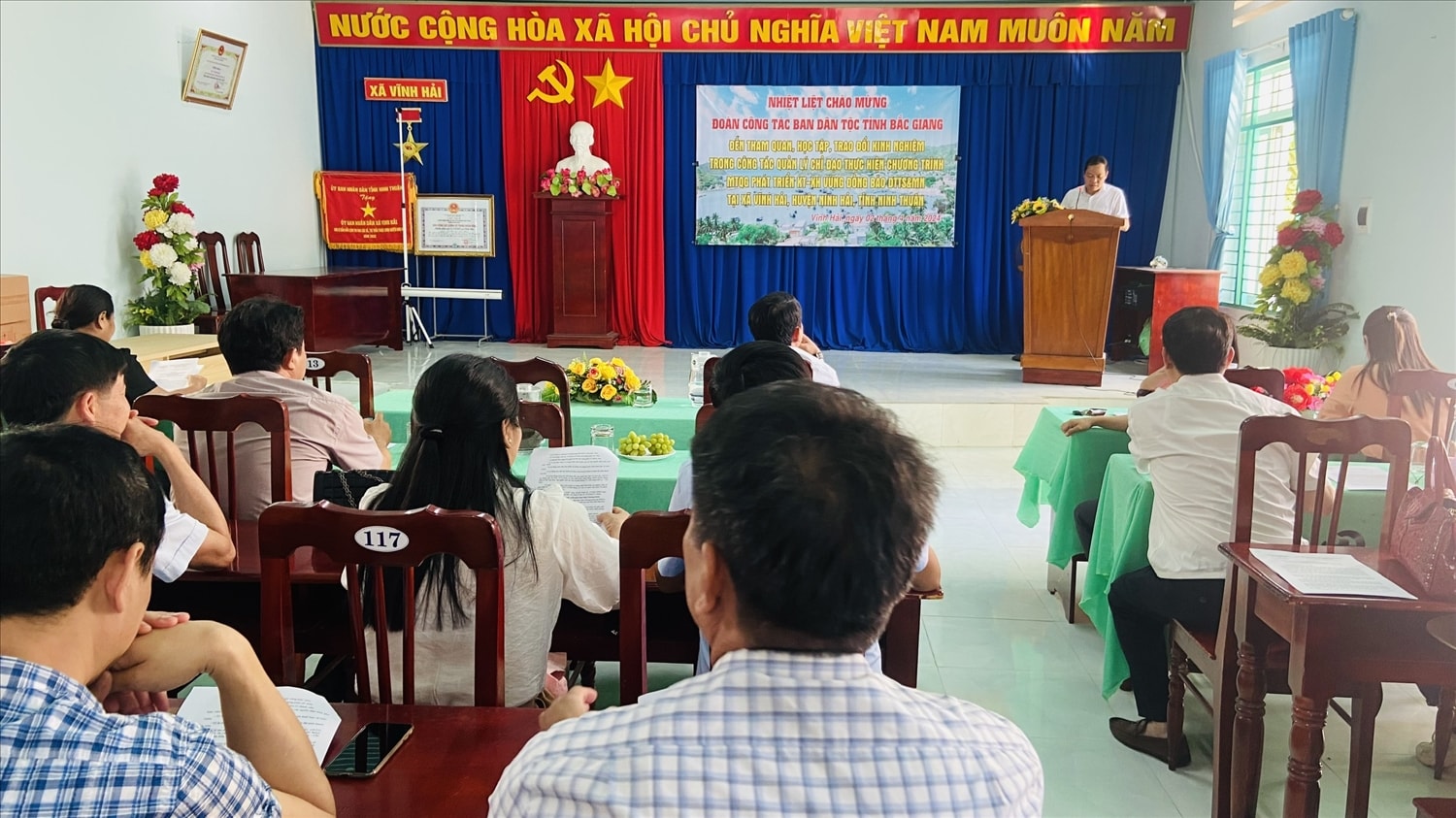 Đoàn công tác tỉnh Bắc Giang làm việc tại UBND xã Vĩnh Hải, huyện Ninh Hải, tỉnh Ninh Thuận. Đoàn công tác tỉnh Bắc Giang làm việc tại UBND xã Vĩnh Hải, huyện Ninh Hải, tỉnh Ninh Thuận.