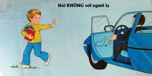 Cha mẹ cần dạy trẻ không đi theo các đối tượng lạ, không quen biết, không lên xe máy, ôtô của người lạ. Cha mẹ cần dạy trẻ không đi theo các đối tượng lạ, không quen biết, không lên xe máy, ôtô của người lạ.