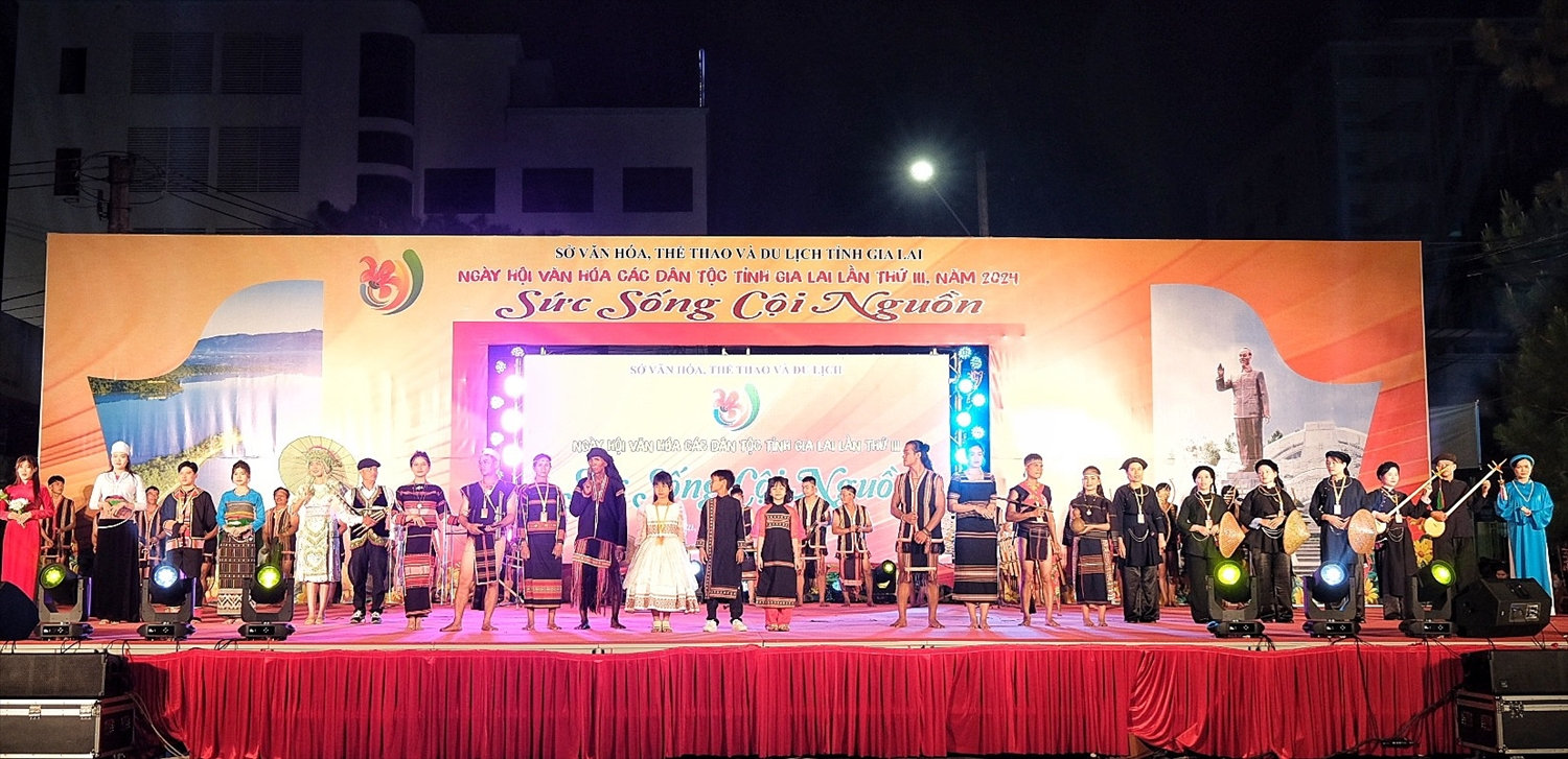 Nghệ nhân các dân tộc tỉnh Gia Lai giao lưu tại Đêm hội “Sức sống cội nguồn” 