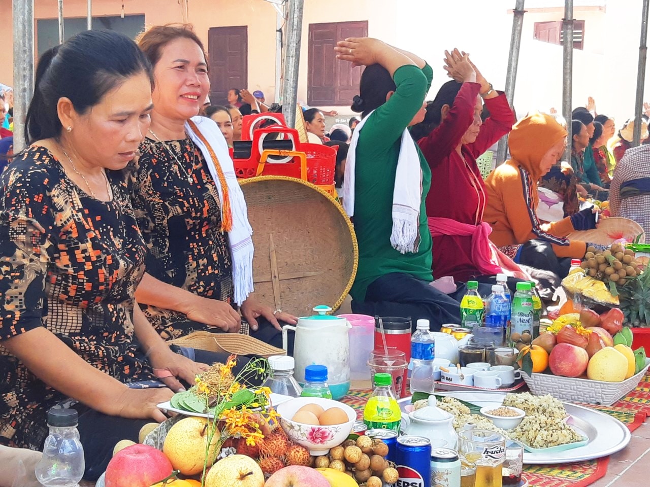 Lễ vật dâng cúng của người dân.