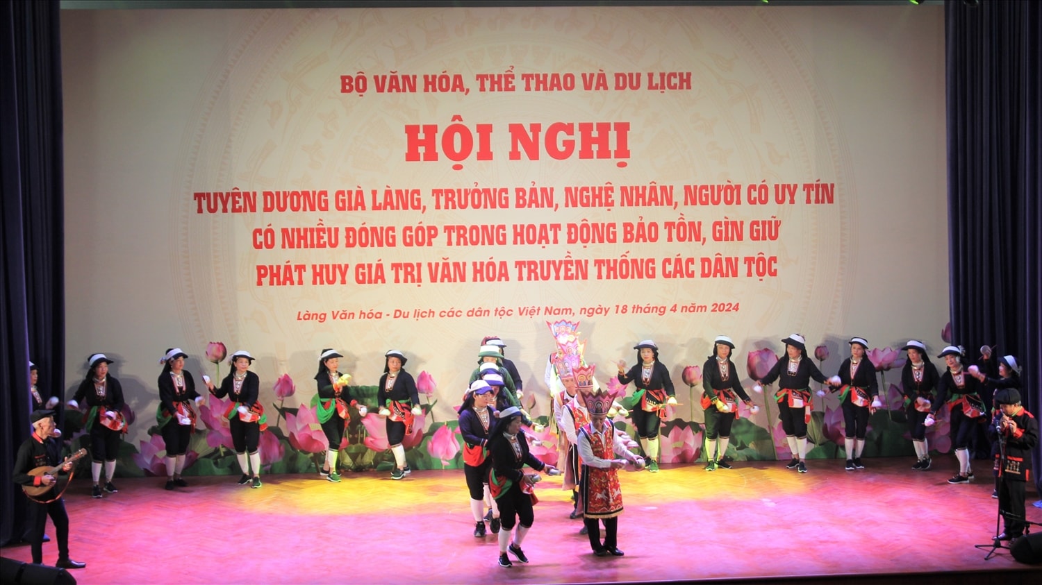 Tiết mục biểu diễn nghệ thuật khai mạc hội nghị Tiết mục biểu diễn nghệ thuật khai mạc hội nghị