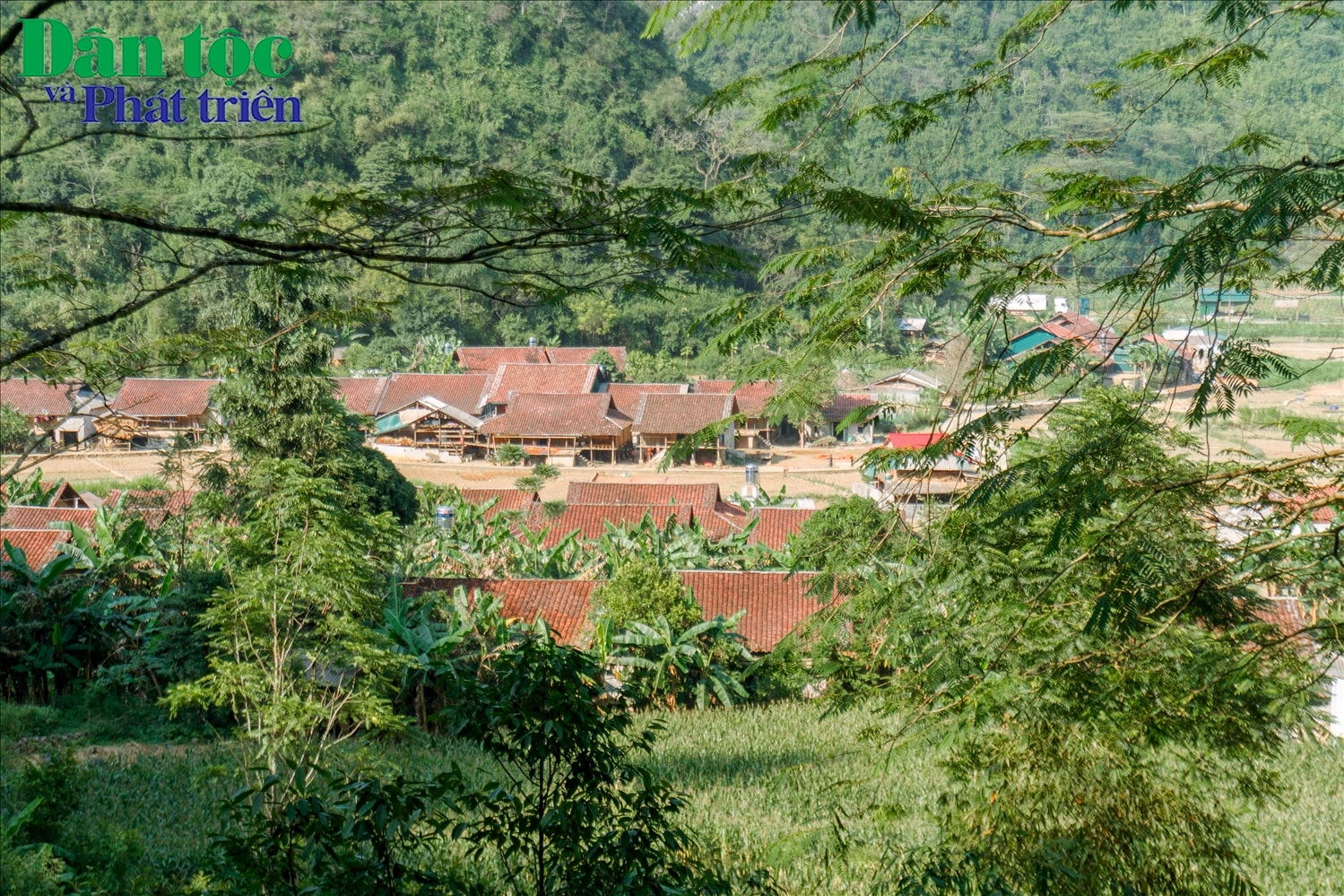 Thôn Phia Thắp, xã Phúc Sen, huyện Quảng Hòa, tỉnh Cao Bằng thơ mộng dưới chân núi Phà Hùng
