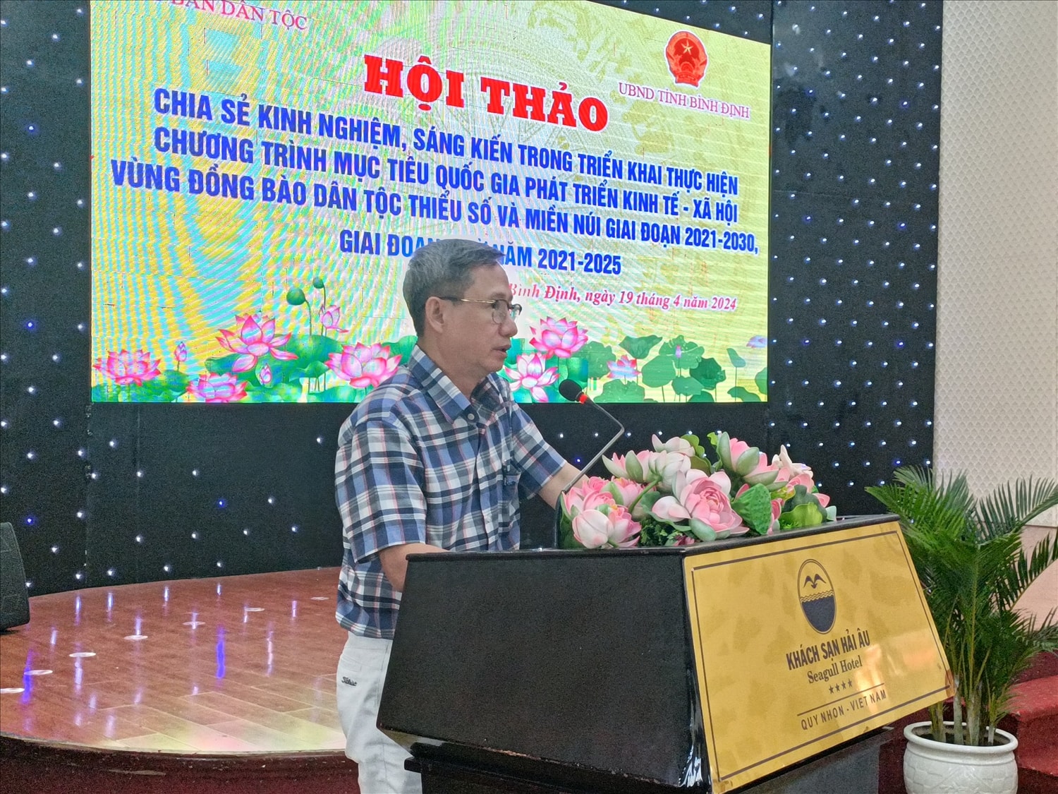 Ông Lê Xuân Hải, Phó Trưởng ban Ban Dân tộc tỉnh Thừa Thiên Huế phát biểu tại Hội thảo Ông Lê Xuân Hải, Phó Trưởng ban Ban Dân tộc tỉnh Thừa Thiên Huế phát biểu tại Hội thảo
