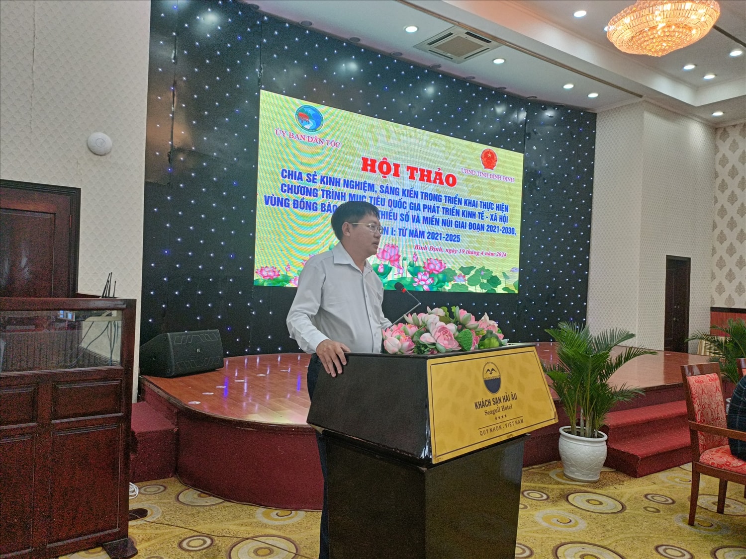 Ông Nguyễn Minh Tân, Trưởng ban Ban Dân tộc Bình Thuận phát biểu tại Hội thảo Ông Nguyễn Minh Tân, Trưởng ban Ban Dân tộc Bình Thuận phát biểu tại Hội thảo