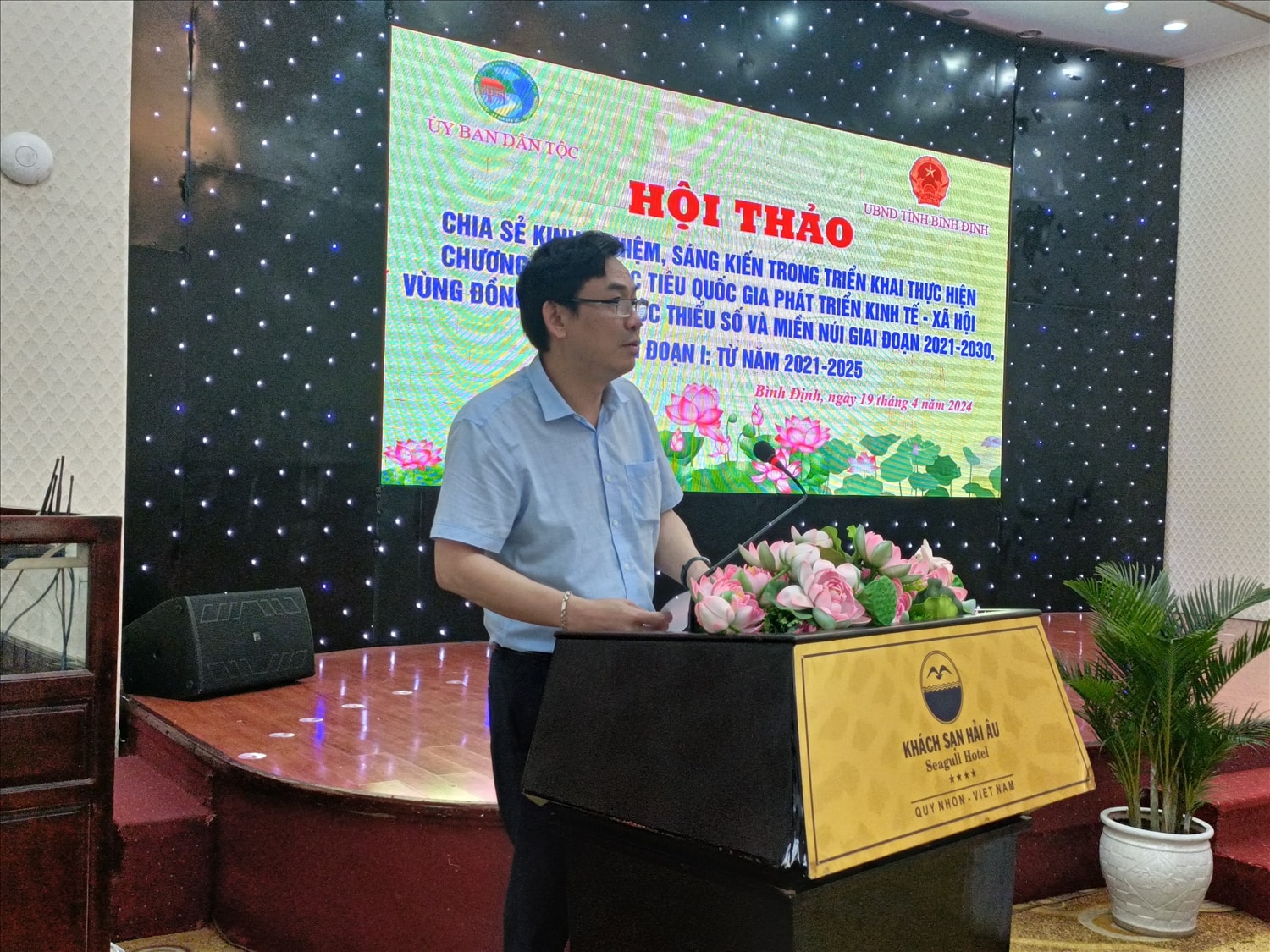 Ông Đặng Tiến Hùng, Phó Chánh Văn phòng Chương trình MTQG 1719 phát biểu tại Hội thảo Ông Đặng Tiến Hùng, Phó Chánh Văn phòng Chương trình MTQG 1719 phát biểu tại Hội thảo