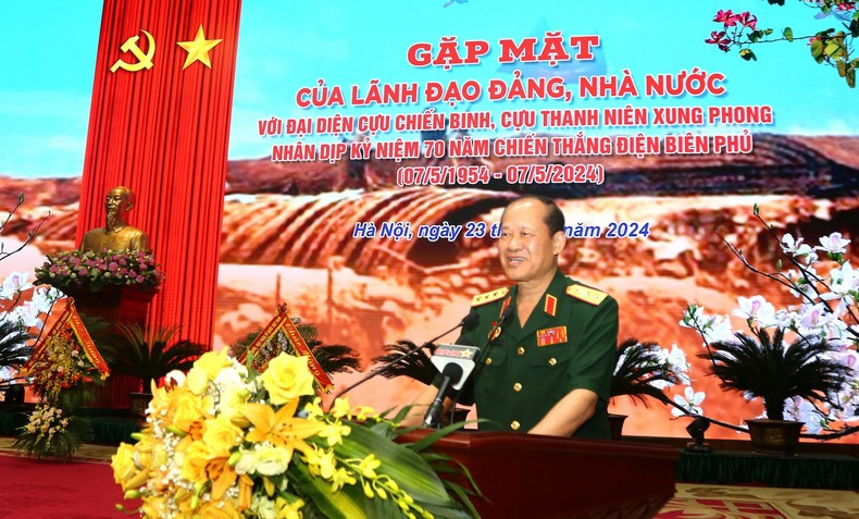 Thượng tướng Bế Xuân Trường, Bí thư Đảng Đoàn, Chủ tịch Hội Cựu Chiến binh Việt Nam phát biểu đáp từ. Thượng tướng Bế Xuân Trường, Bí thư Đảng Đoàn, Chủ tịch Hội Cựu Chiến binh Việt Nam phát biểu đáp từ.