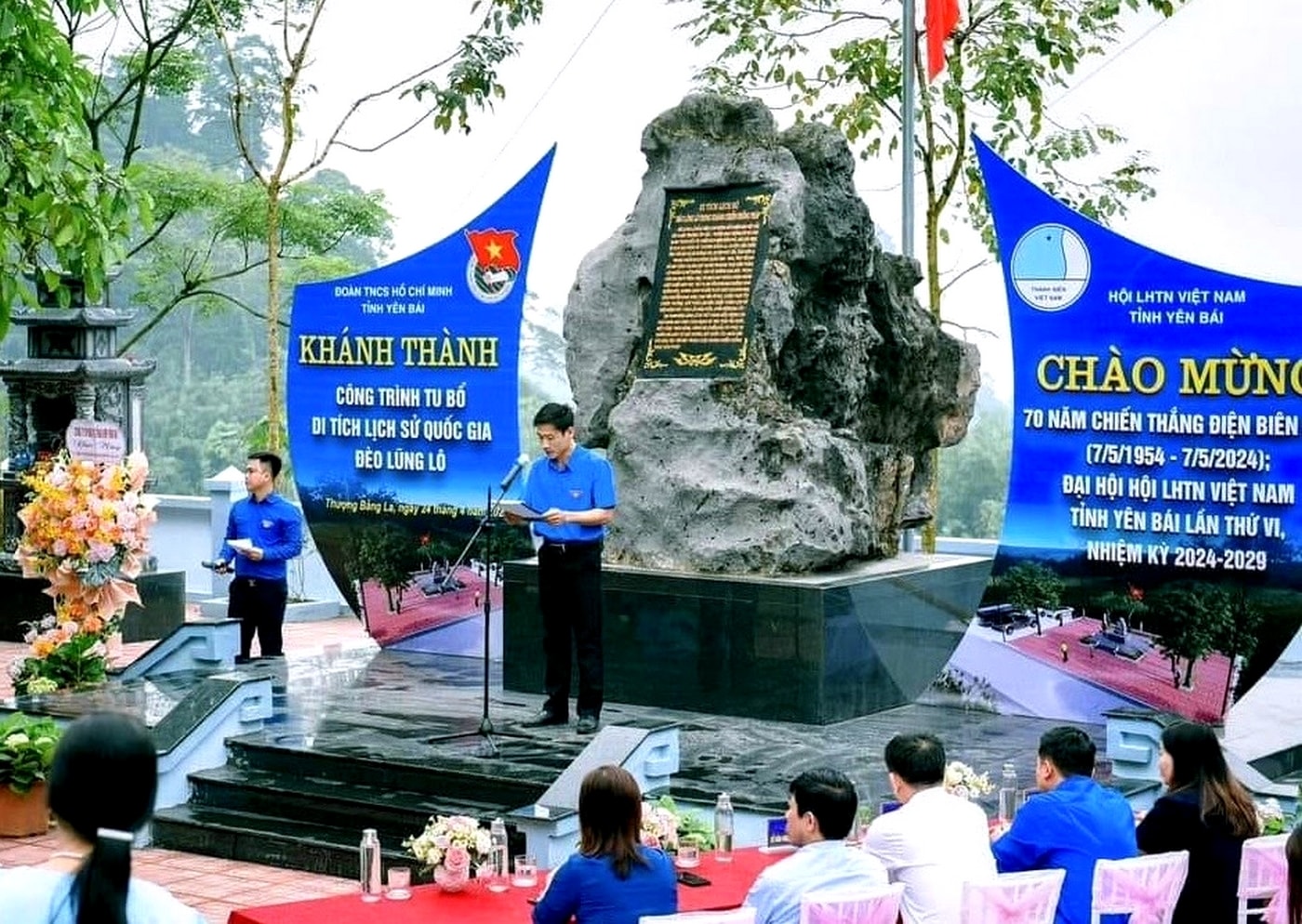 Đại diện Huyện đoàn Văn Chấn đọc diễn văn khánh thành công trình tu bổ khu Di tích lịch sử Quốc gia đèo Lũng Lô. (Ảnh Trịnh Biên) Đại diện Huyện đoàn Văn Chấn đọc diễn văn khánh thành công trình tu bổ khu Di tích lịch sử Quốc gia đèo Lũng Lô. (Ảnh Trịnh Biên)