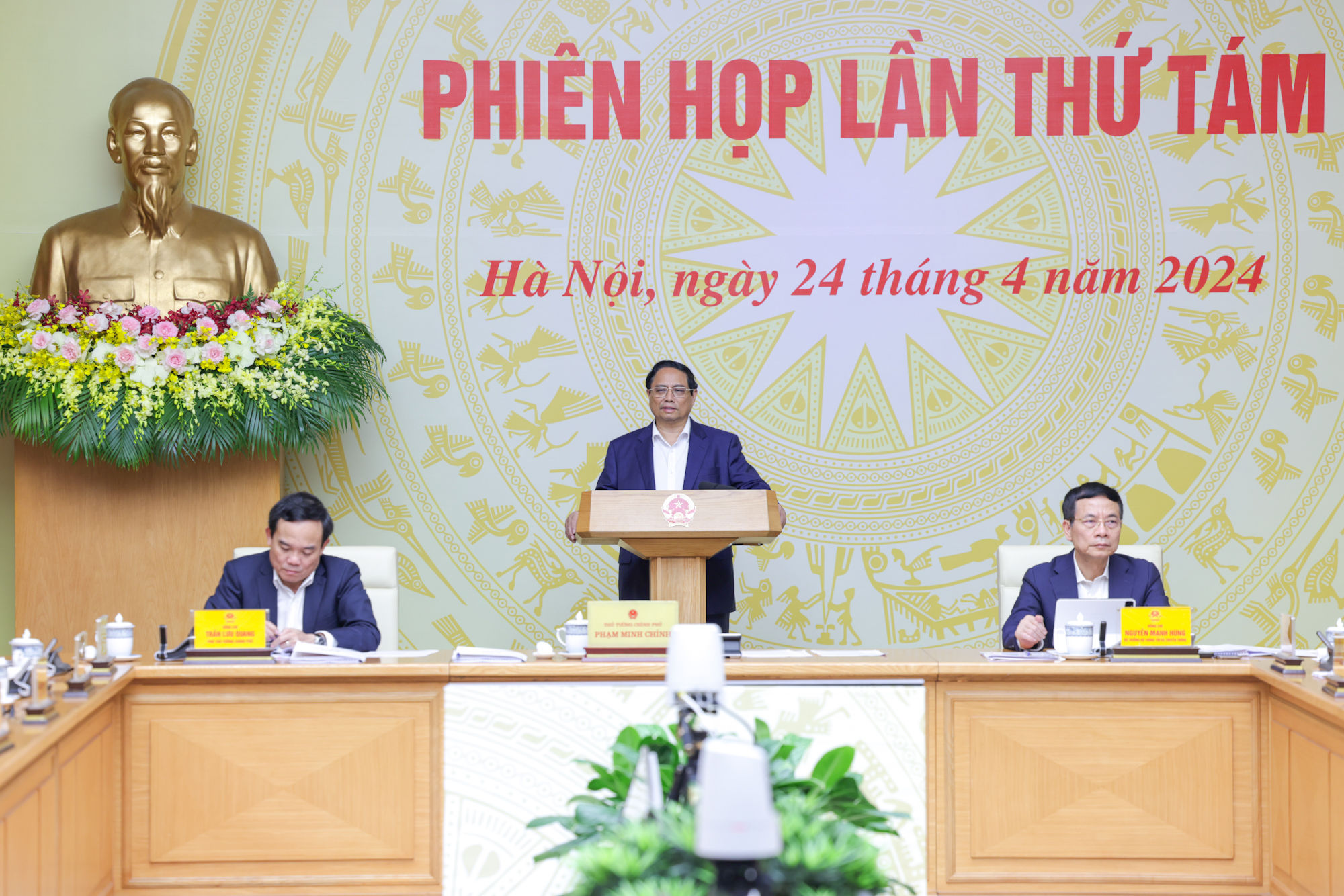Thủ tướng đề nghị các đại biểu tập trung báo cáo, thảo luận về 3 nội dung chính: Đánh giá tình hình triển khai công tác chuyển đổi số quốc gia; chia sẻ những cách làm hay mang lại hiệu quả cao trong thực tiễn; các giải pháp trọng tâm để thực hiện cao nhất nhiệm vụ đã được đề ra - Ảnh: VGP/Nhật Bắc