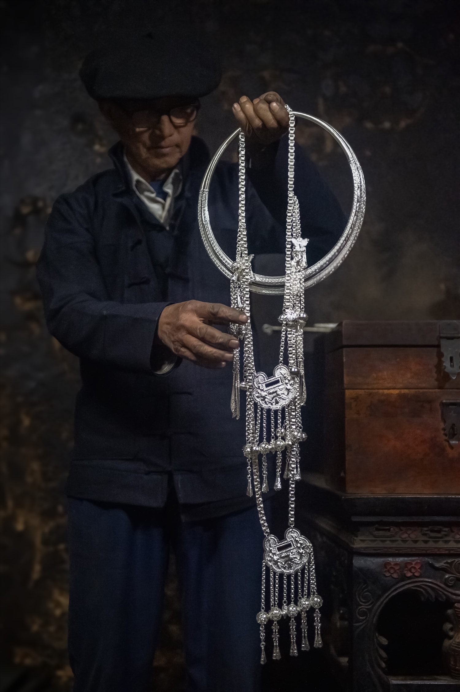 Thời gian để làm ra một món đồ sẽ tùy thuộc vào kích thước, độ khó và mức độ tinh xảo của hoa văn